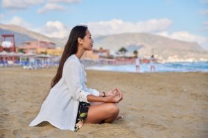 Les Bienfaits du Yoga au Bord de l'Océan : Une Expérience de Bien-Être à Biarritz"