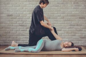 L'Art de la Relaxation : Comment le Massage Bien-Être Complète Votre Pratique de Yoga 